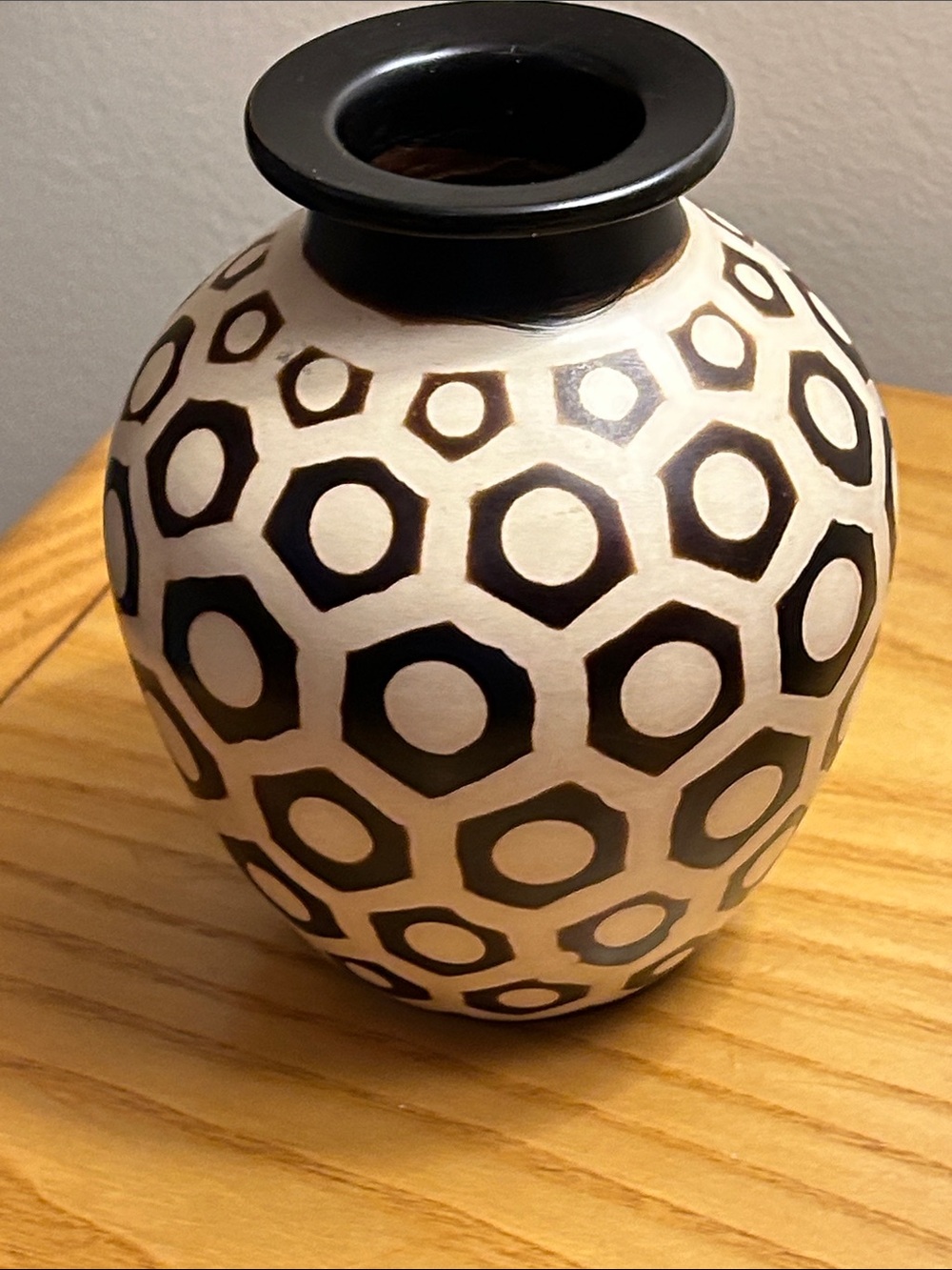 Vintage Handmade Peruvian Chulucanas pottery vase